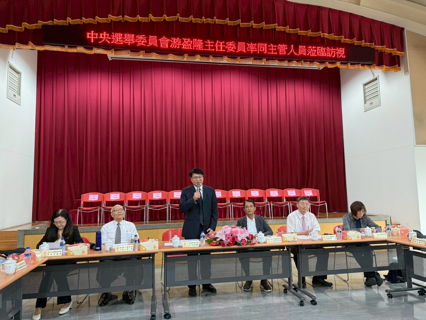 中選會主委游盈隆訪視新北市選委會 勉勵秉持超然公正守護台灣民主
